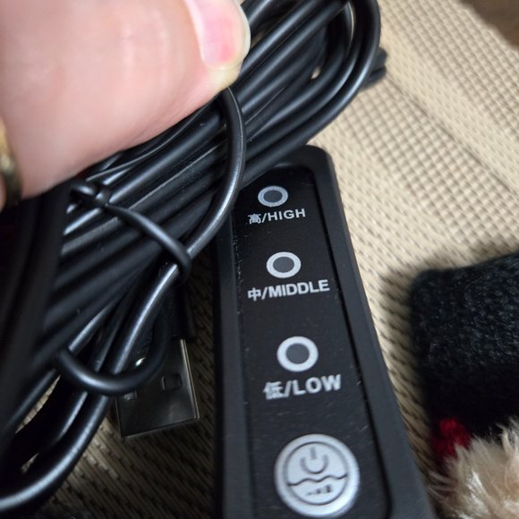 Heatable gloves USB charged $2/15 - Picture 4 of 5